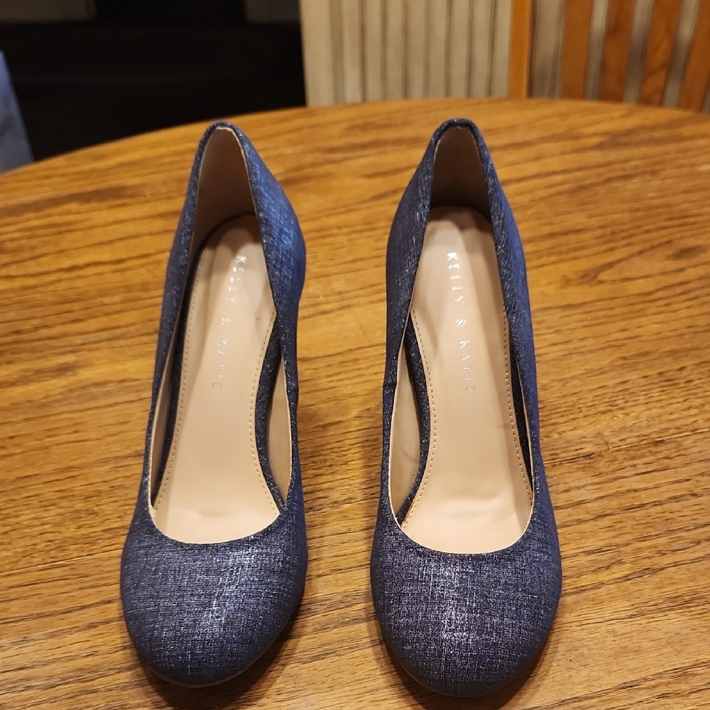 Kelly & Katie Larissa Size 8
